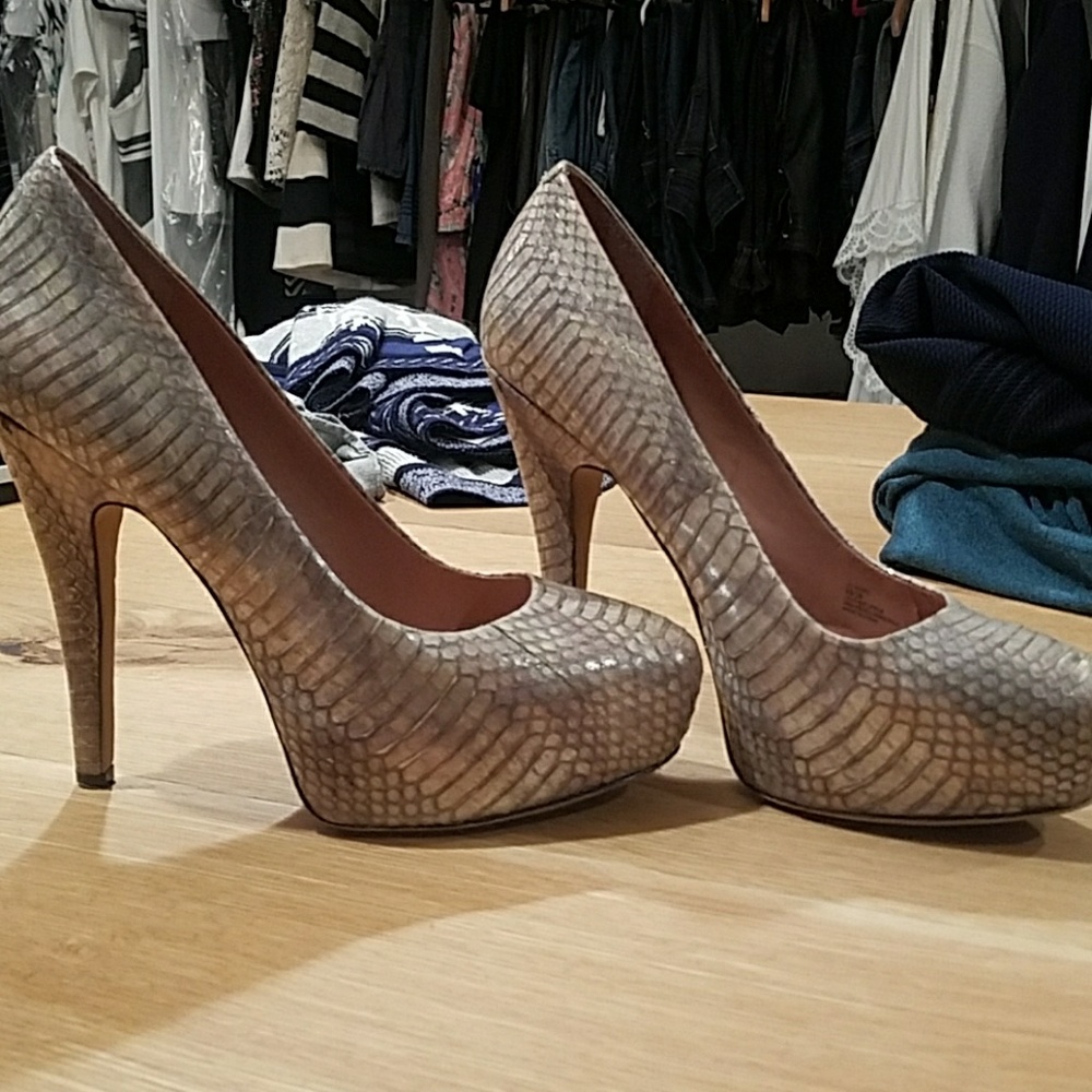 Vince camuto platform heel